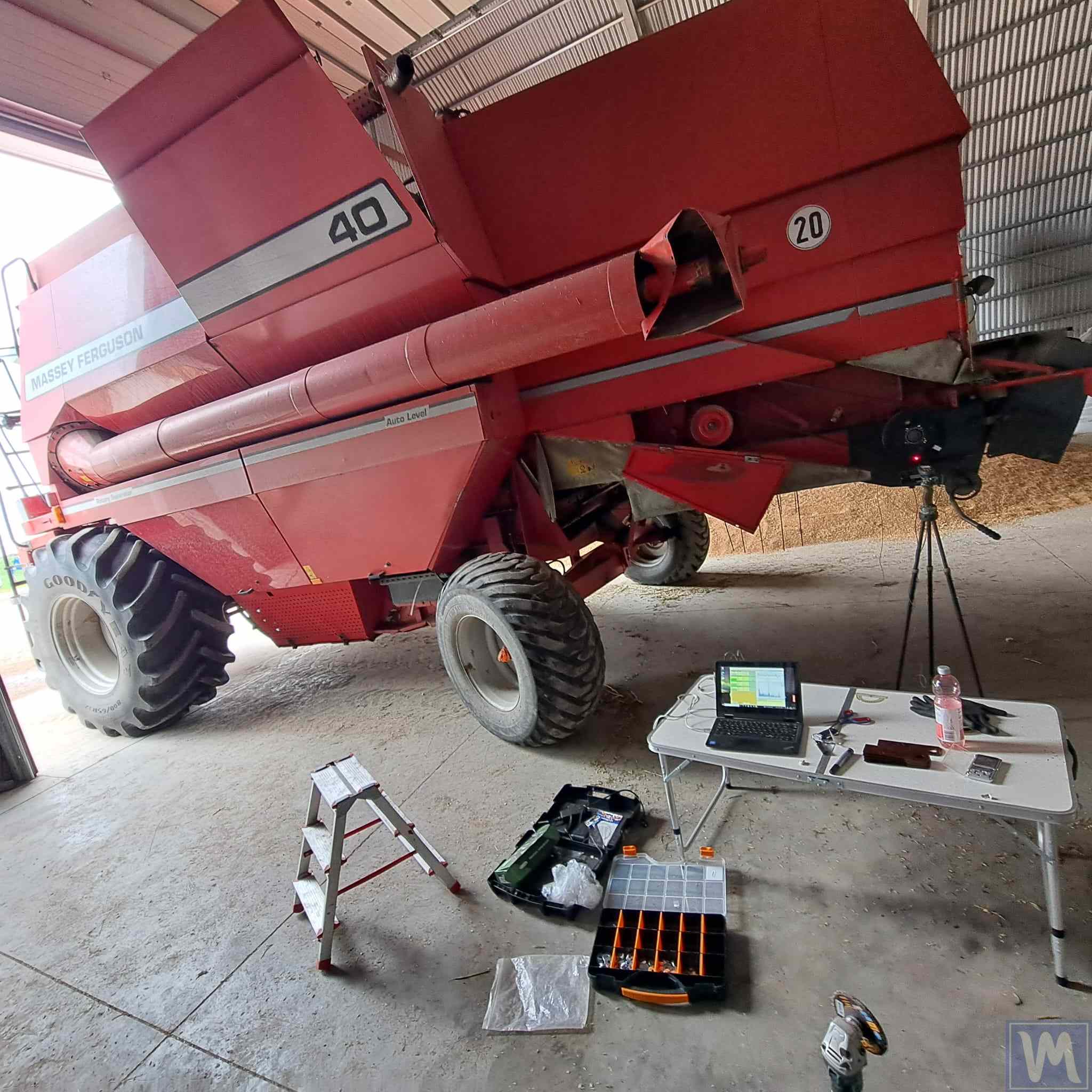 Equilibragem no local de um rotor de ceifeira Massey Ferguson com equipamento Vibromera